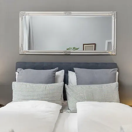 Carpathia Apartment *