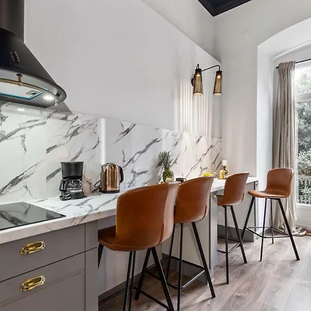 Carpathia Apartment *